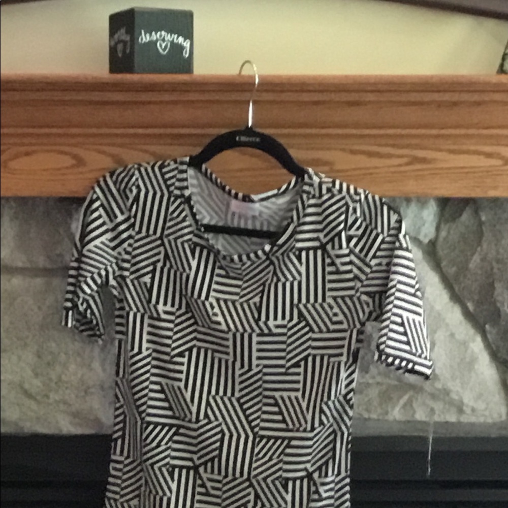 BNWT! XS LuLaRoe Gigi Black and White abstract!